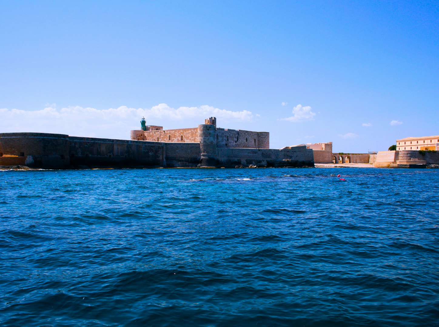 Il castello Maniace: Ortigia verso il mare